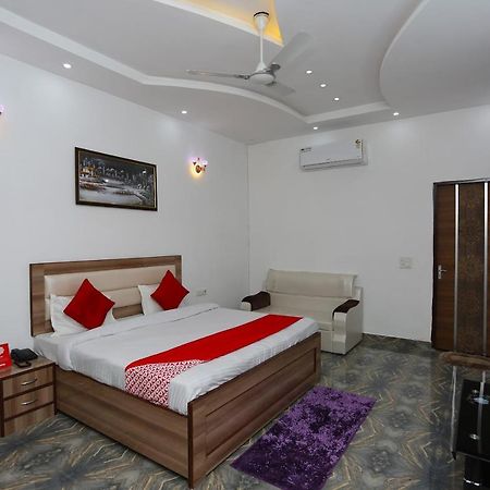 Hotel Rest Palace Agra  Bagian luar foto