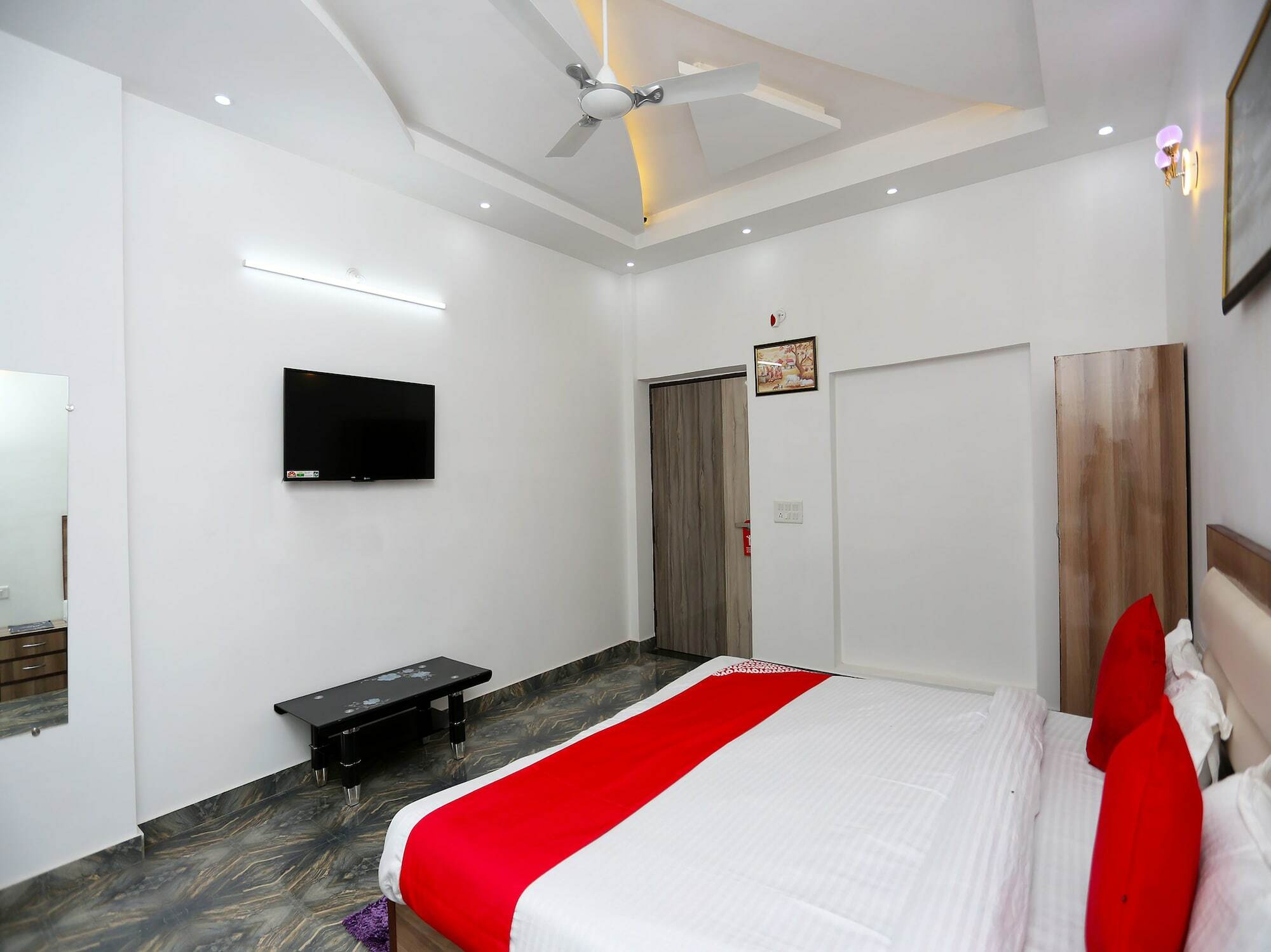 Hotel Rest Palace Agra  Bagian luar foto