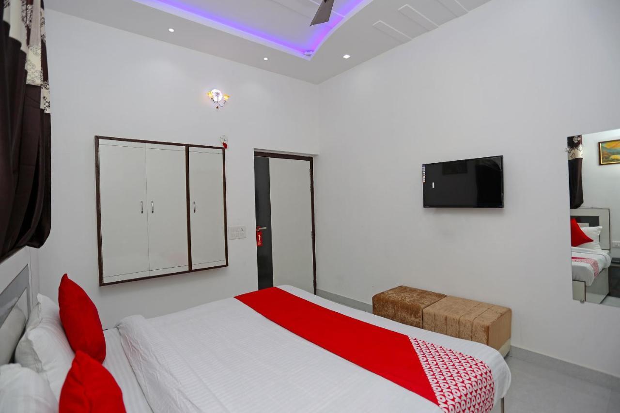 Hotel Rest Palace Agra  Bagian luar foto