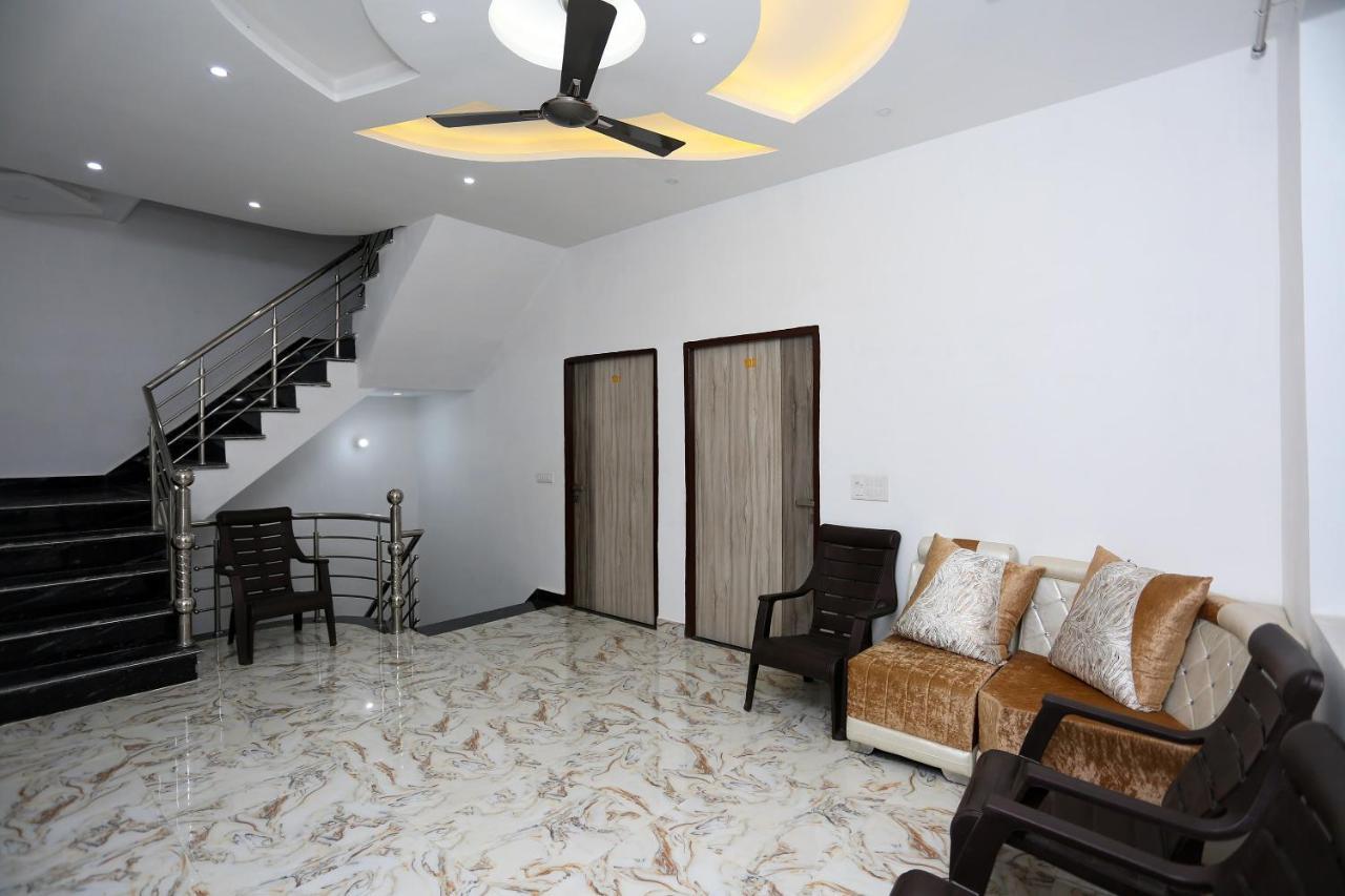 Hotel Rest Palace Agra  Bagian luar foto