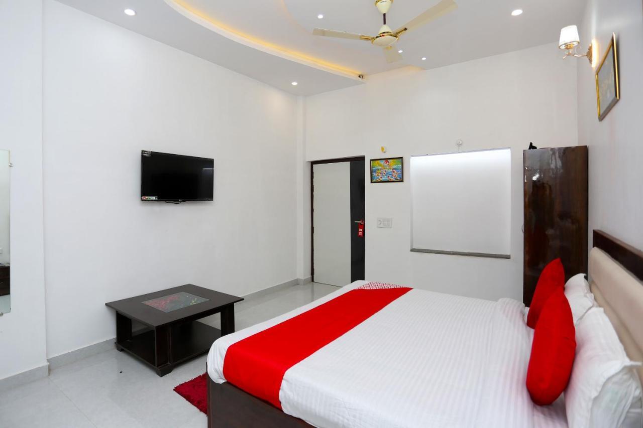 Hotel Rest Palace Agra  Bagian luar foto
