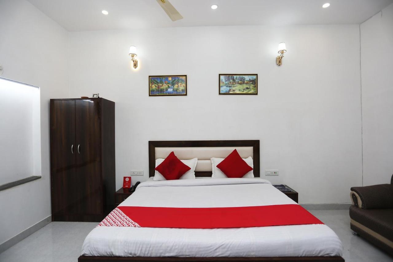 Hotel Rest Palace Agra  Bagian luar foto