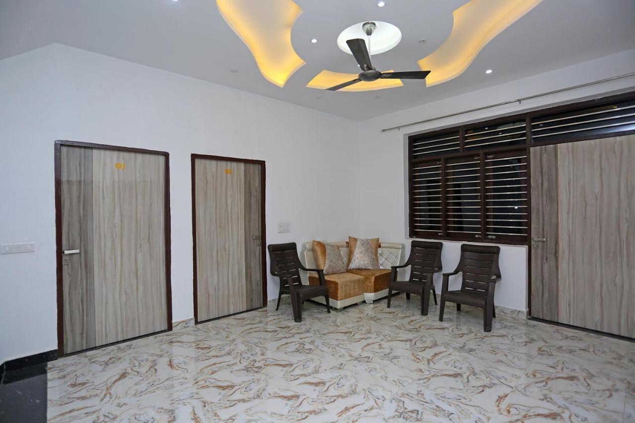 Hotel Rest Palace Agra  Bagian luar foto